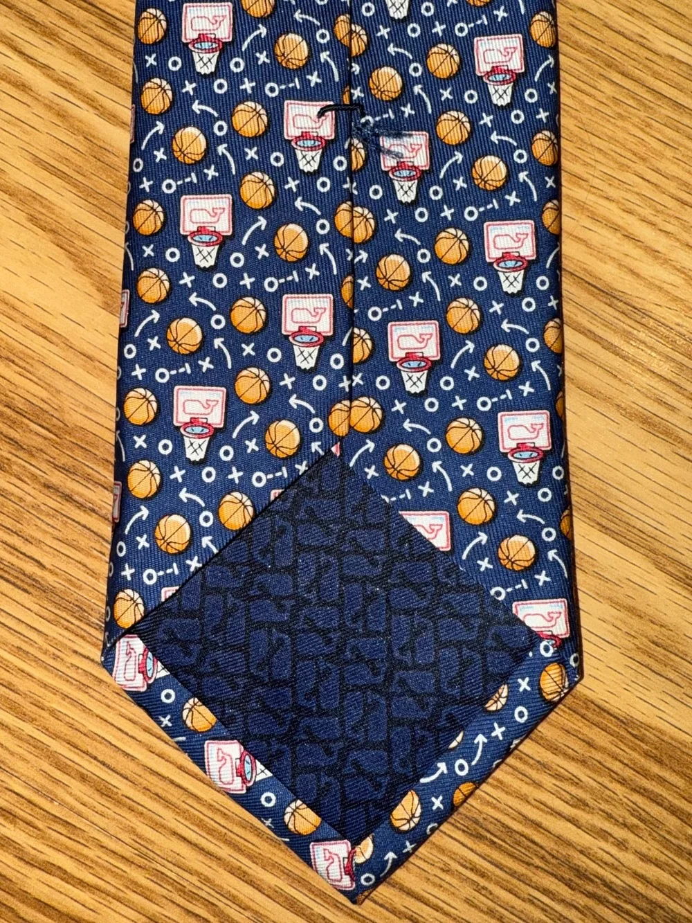 Vineyard Vines 100% Silk Navy Blue‎ Basketball Tie